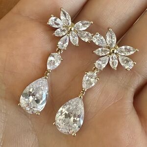 New Tear drop Crystal Stud Earrings